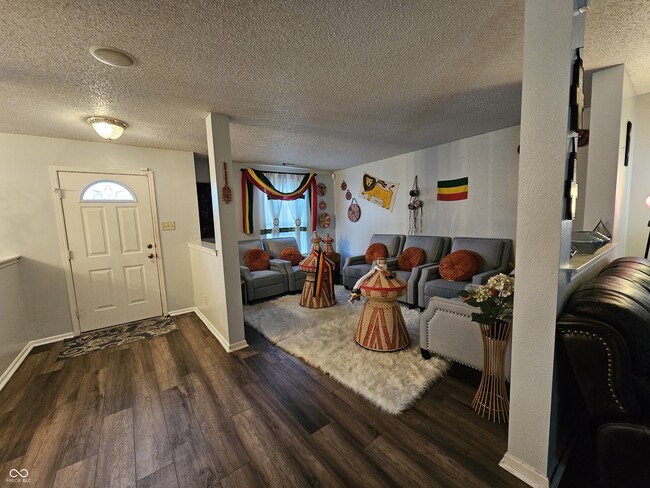 Photo - 10633 Cyrus Dr