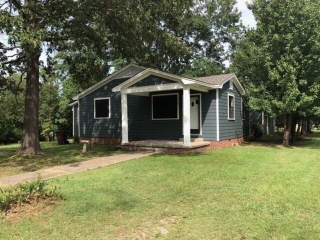 Photo - Renovated 2 Bedroom 2 Bath Home for Rent with Detached Garage!