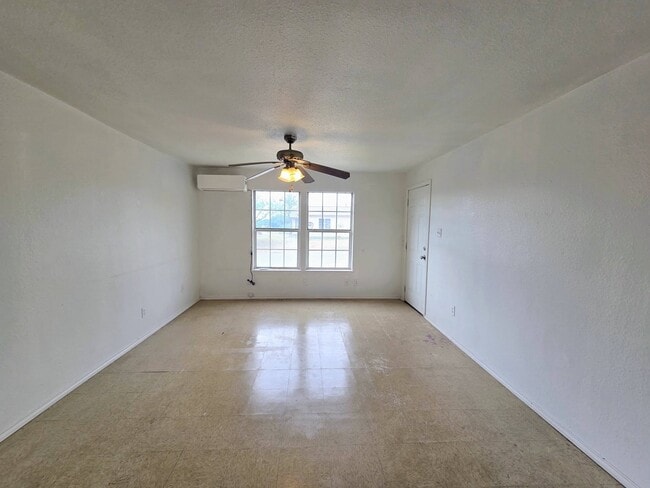 Photo - 311 W 12th St