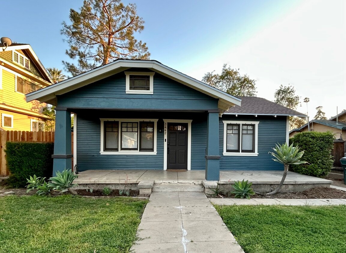 Front of house, front porch - 3442 1st St (Riverside, CA)