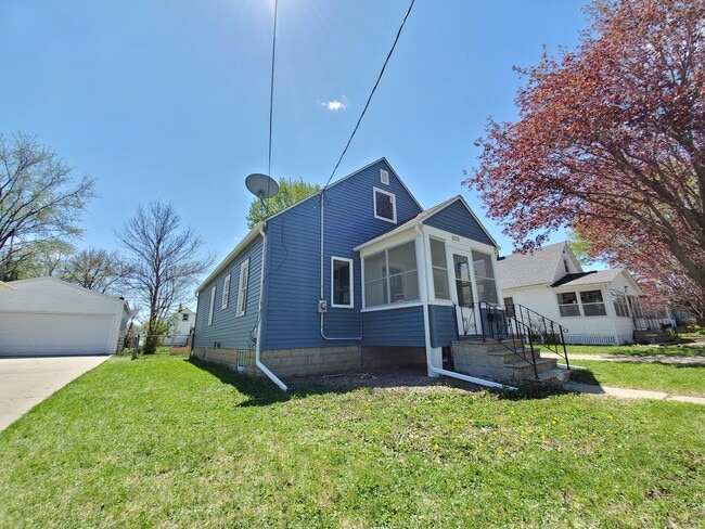 Photo - 1252 4th St NE