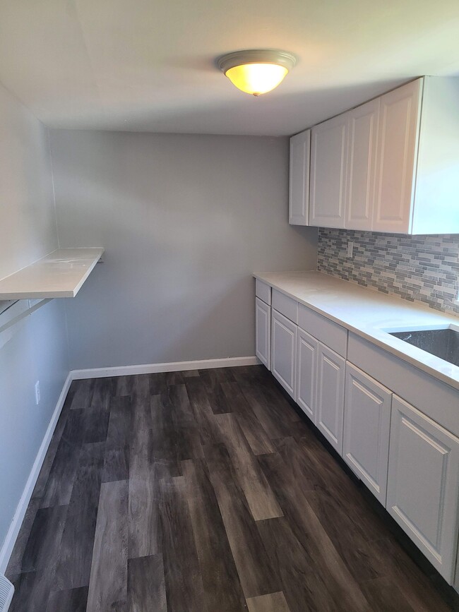 Eat-in Kitchen with Breakfast bar - 34 Singley Ave Townhome