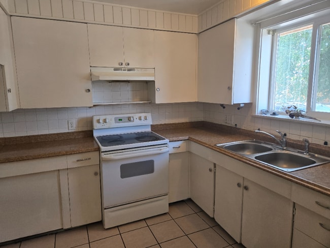 Building Photo - 302 N 7th Ave Rental