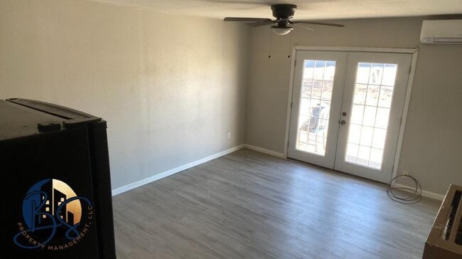 Photo - 1104 W Broadway St