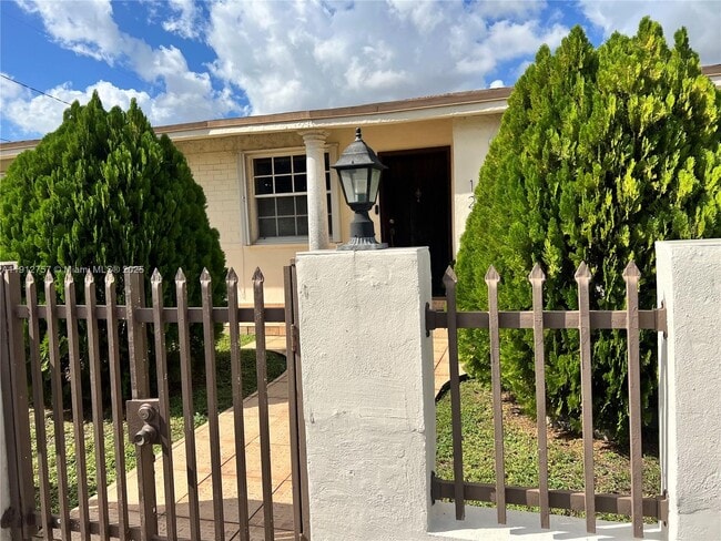 Photo - 120 SW 68th Ave