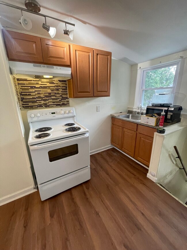 Building Photo - 26 Park Dr N Unit 1 Rental