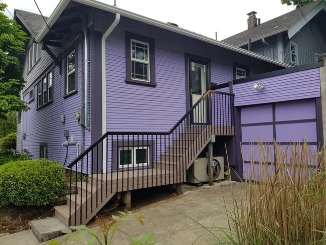 Side Entrance & Garage - 703 SE Cesar Estrada Chavez Blvd