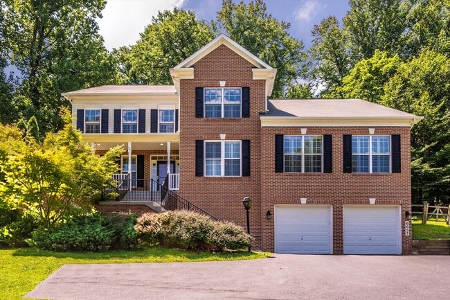 Building Photo - Main Level Primary Suite & Soaring Two Story Family Room
