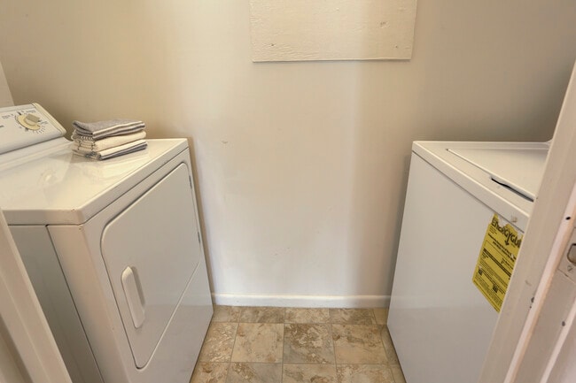 Twin Lakes Phase I & II - 2 Bedroom