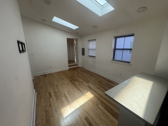 Photo - 934 New Market St Unit Apt 3