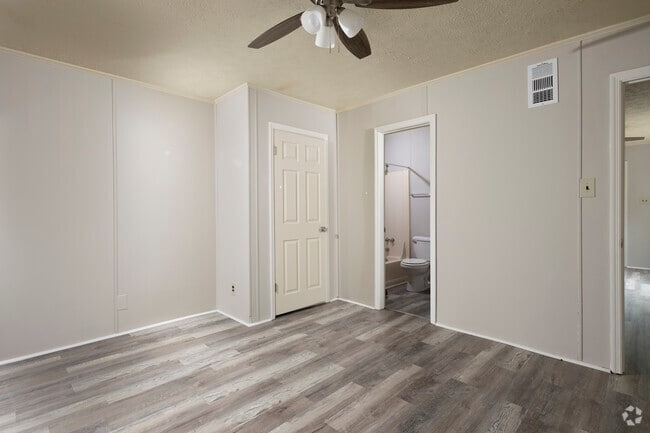 1BR, 1BA - 500SF - Bedroom Angle 2