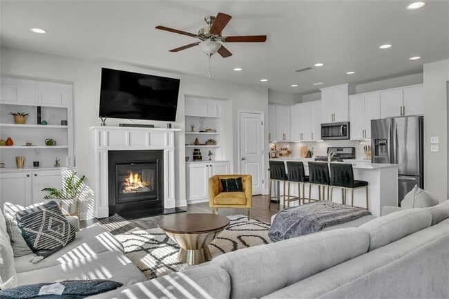 Photo - 790 Belrose Dr SE