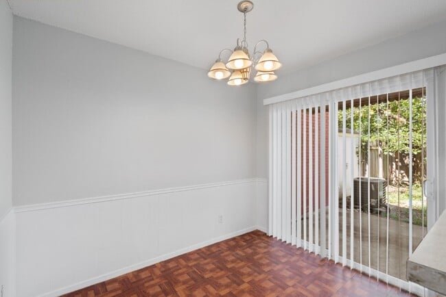 Building Photo - 5800 Belmoor Dr Unit 1