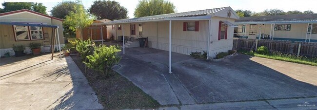 Photo - 1304 Breezy Dr House