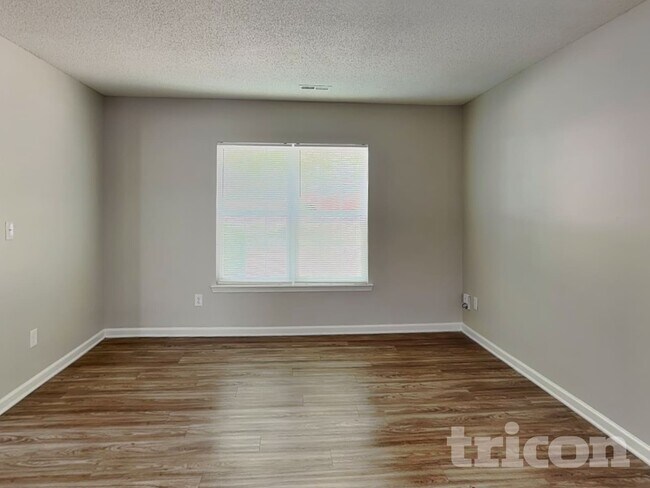 Photo - 433 Havenbrook Way NW