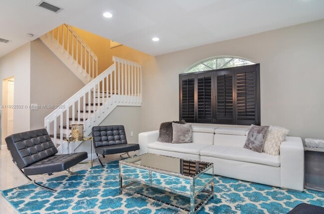 Photo - 1140 Chestnut Ln