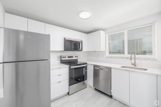 2BR, 2 BA - Kitchen - Marina View