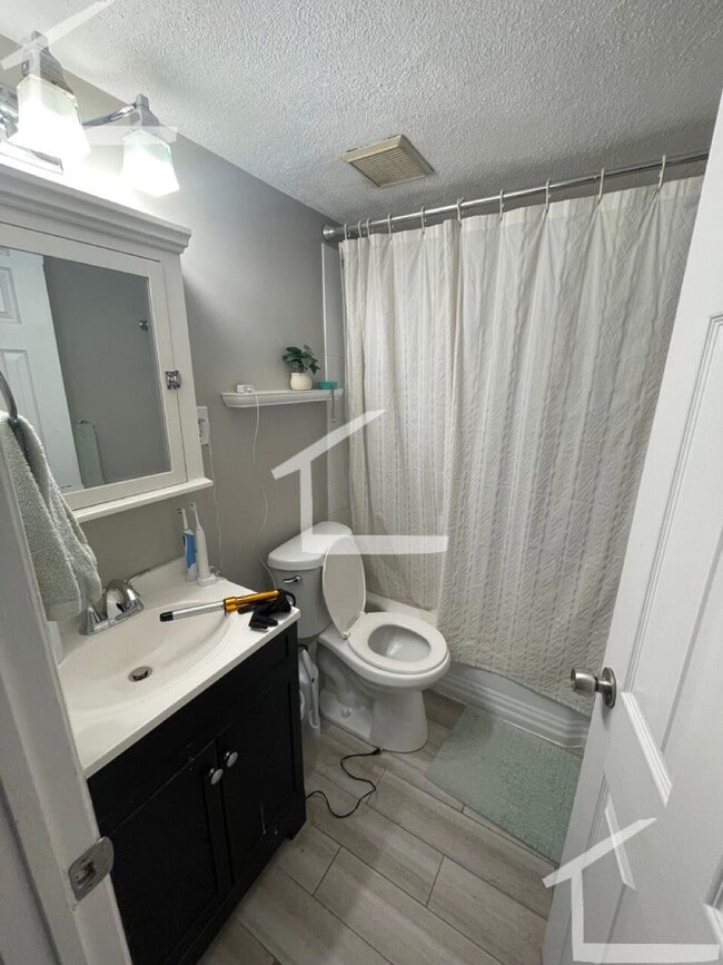 Photo - Really nice 2 bed in Brighton... June Move in!!