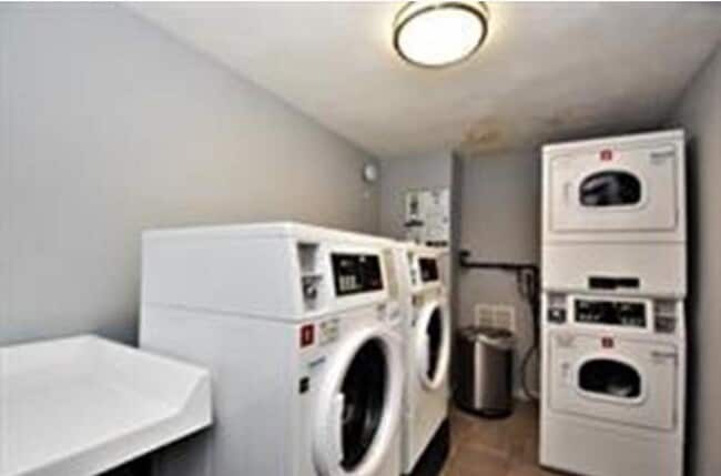 Photo - 9 Hallmark Gdns Unit 9  hallmark   9