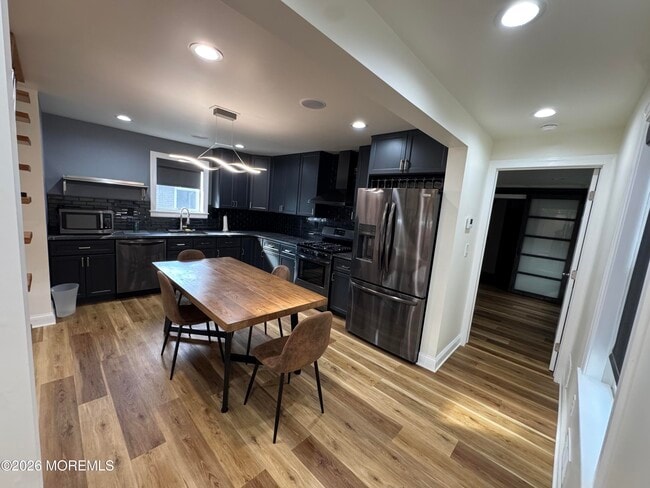 307 7th Ave