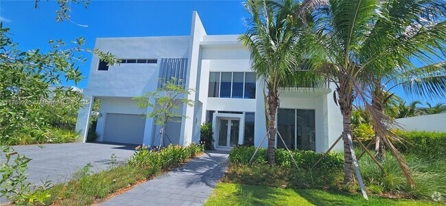 Building Photo - 16644 Botaniko Dr N Rental