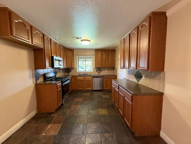 Photo - 309 Plum St