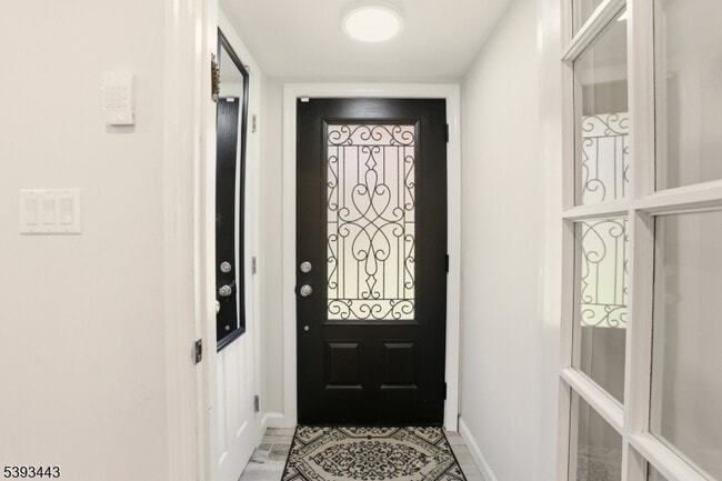 Photo - 214 S Valley Rd