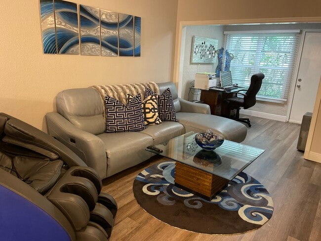 Building Photo - 3034 Eastland Blvd Unit Imperial Oaks