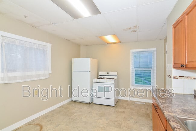 Photo - 454 Sherburne Ave