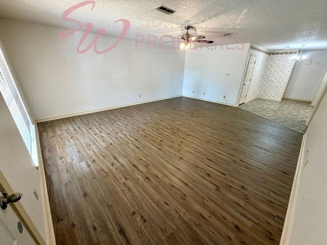 Photo - 2 bedroom 2 bath well maintained home close to city park!