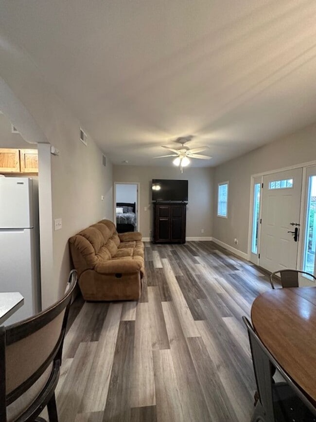 2018 10th Ave N