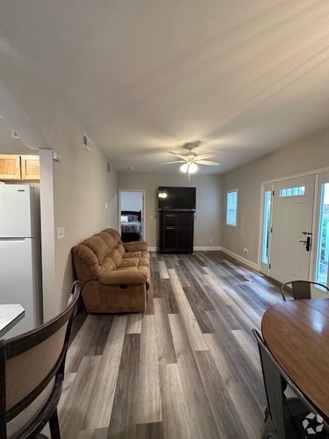 Building Photo - Adorable One bed/One bath furnished house!