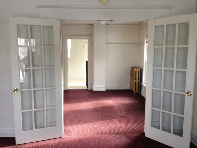 Building Photo - 526 E 7th St Unit 2