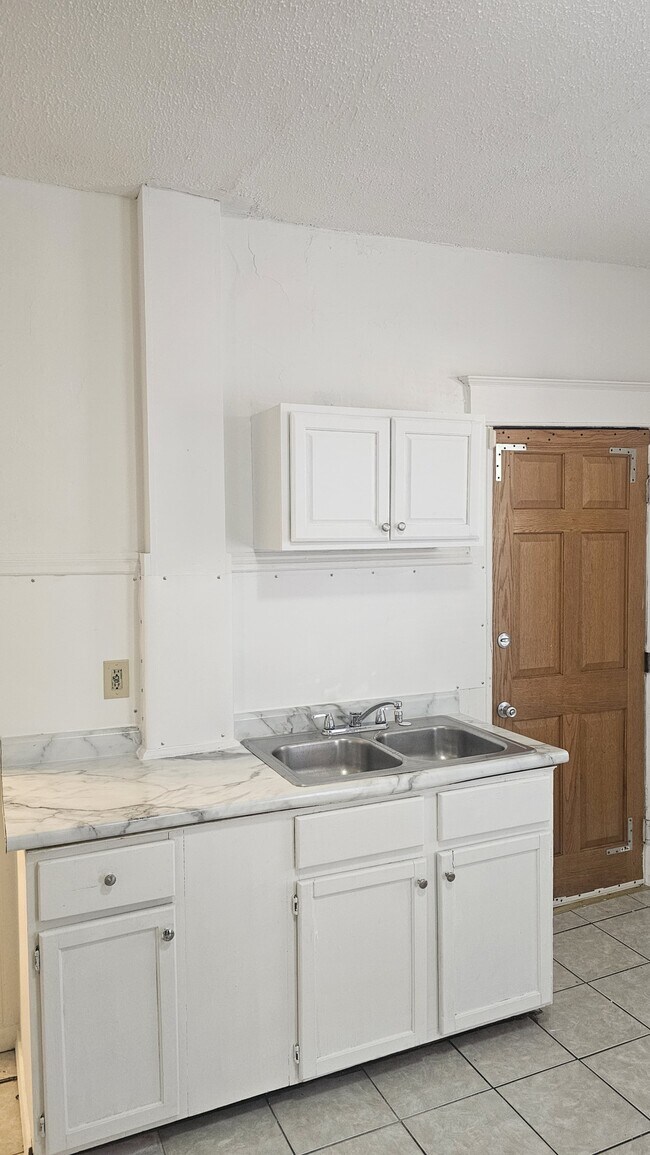 Photo - 585 Case Ave Unidad 1