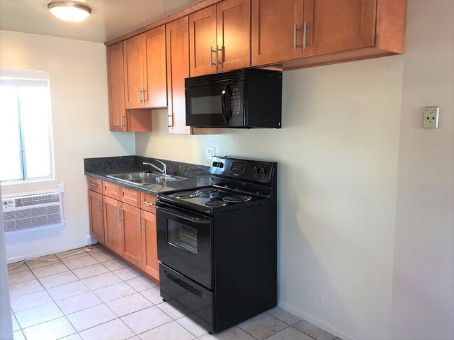 Photo - COMING SOON! Adorable studio in desirable Burbank area! Unit 405 #L