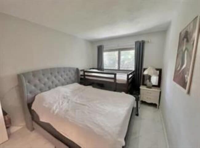 Photo - 1920 NE 51st Ct Unidad 101