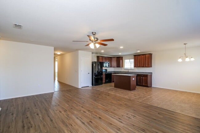 Photo - 1449 Vernon Dr