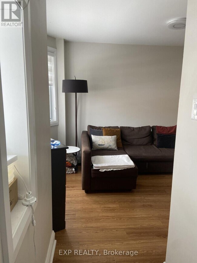 Photo - 838 St. Laurent Blvd