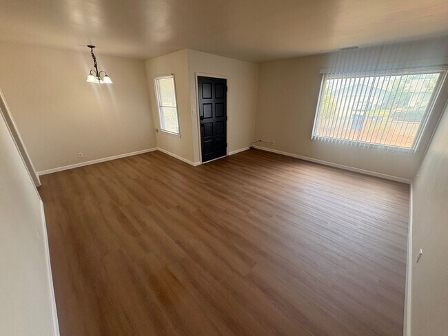 Photo - 1433 E Sequoia Ave