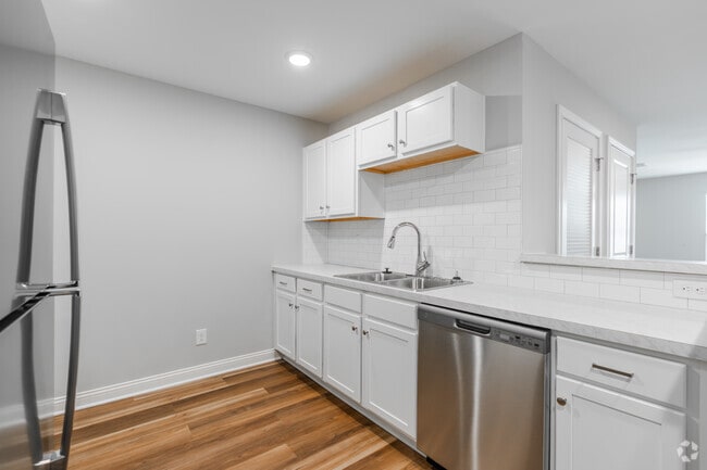 1BR, 1BA - 840SF - Kitchen