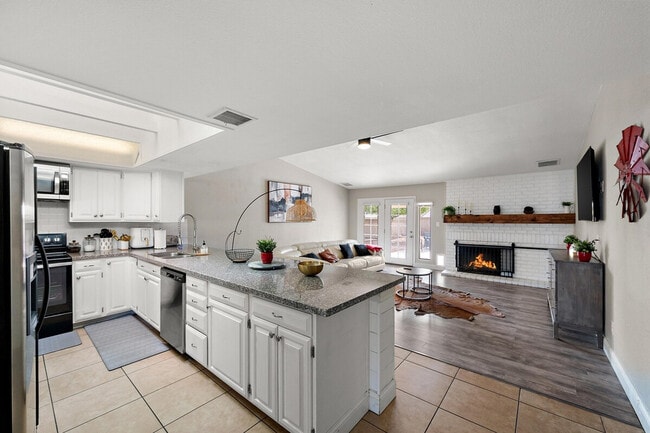 Building Photo - 4329 E Cherokee St