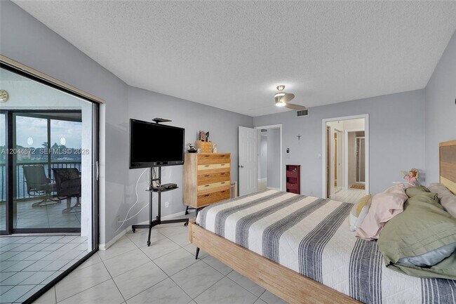 Photo - 7250 Fairfax Dr Unidad 302