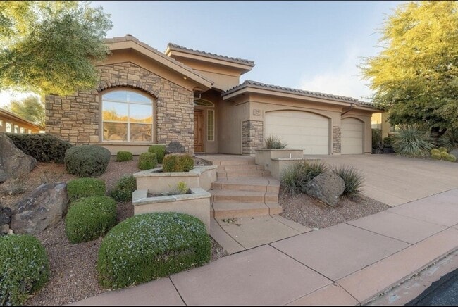 Photo - VIEWS AND FURNISHED