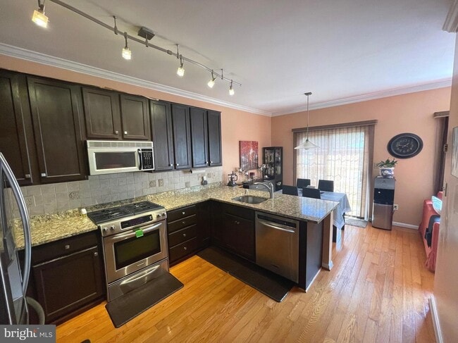 Photo - 47402 Darkhollow Falls Ter