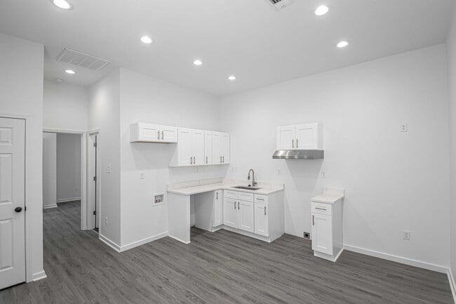 Photo - 214 S Park St Unit B