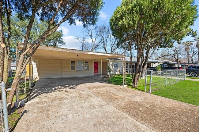 Building Photo - 5511 Shamrock St Rental