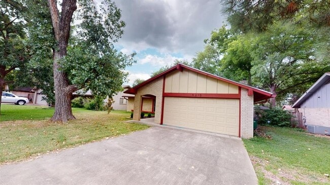 Building Photo - 9215 Hunters Trace E Rental
