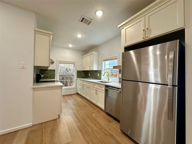 Photo - 808 Oakhurst St Unidad 2