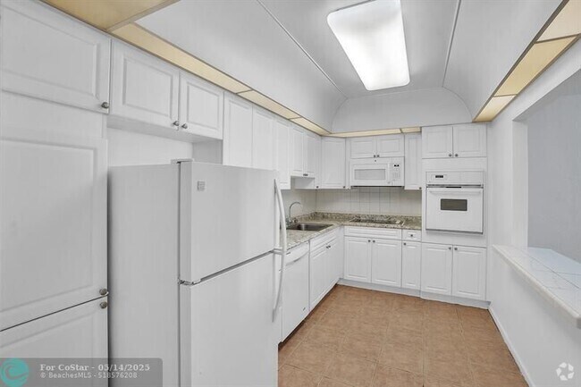 Building Photo - 19390 Collins Ave Unit 1009 Rental
