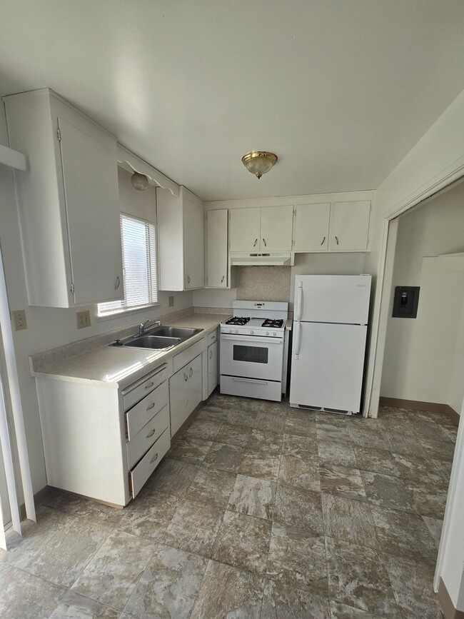 Photo - Charming 2 Bedroom/1 bathroom home Unit CE1915-D